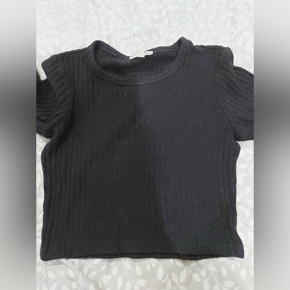 Aritzia Wilfred black ribbed long sleeve cropped sweater